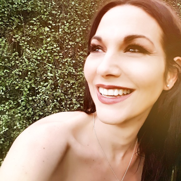 Meet your Posher, Jacq - Picture 1 of 4